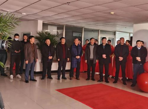 熱烈祝賀山東一滕建設(shè)集團大慶分公司正式揭牌成立