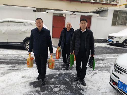 肥城一滕醫(yī)藥走訪慰問(wèn)退休老職工