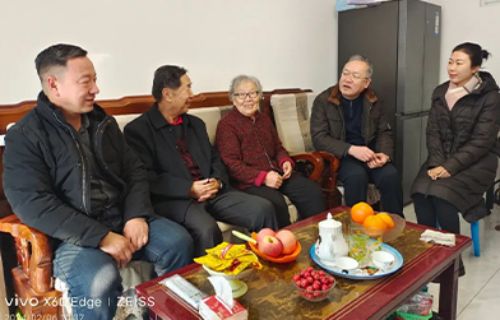泰城一滕醫(yī)藥公司開展春節(jié)走訪慰問活動