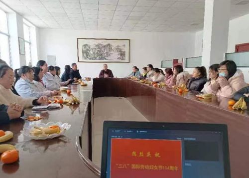 泰城醫(yī)藥公司舉辦三八婦女節(jié)座談會(huì)