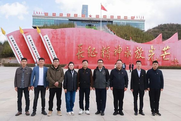 【堅定理想信念，傳承長征精神】集團黨委書記、董事長滕鴻儒到六盤山紅軍長征紀(jì)念館參觀并獻花籃