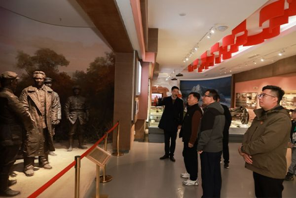 【堅定理想信念，傳承長征精神】集團黨委書記、董事長滕鴻儒到六盤山紅軍長征紀(jì)念館參觀并獻花籃