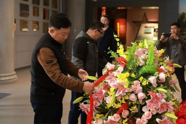 【堅定理想信念，傳承長征精神】集團黨委書記、董事長滕鴻儒到六盤山紅軍長征紀(jì)念館參觀并獻花籃