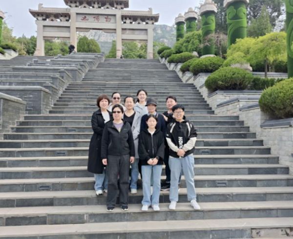 【五一特刊】東平一滕醫(yī)藥公司慶“五一”迎“五四”登山活動(dòng)