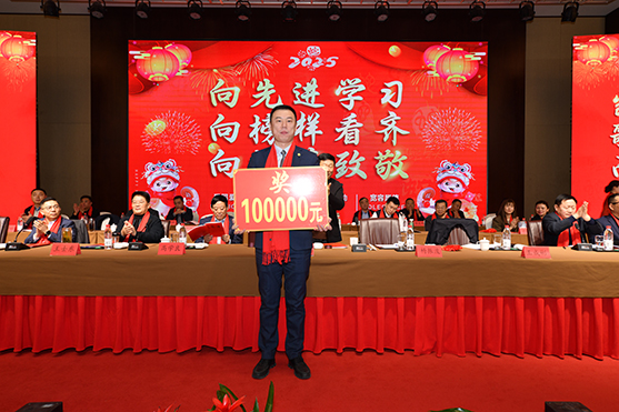 迎接新機遇 續(xù)寫新輝煌 | 一滕集團2024年總結表彰大會暨2025年度責任狀授領儀式隆重舉行