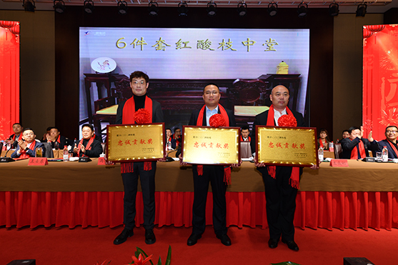 迎接新機遇 續(xù)寫新輝煌 | 一滕集團2024年總結表彰大會暨2025年度責任狀授領儀式隆重舉行