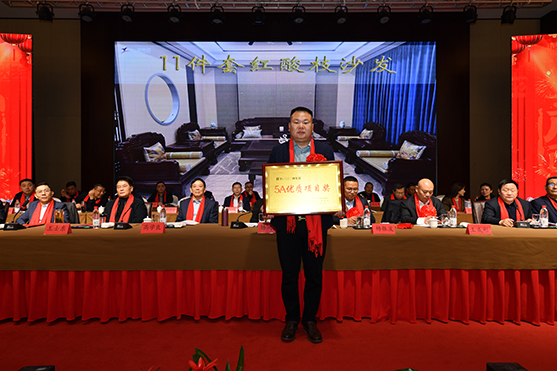 迎接新機遇 續(xù)寫新輝煌 | 一滕集團2024年總結表彰大會暨2025年度責任狀授領儀式隆重舉行