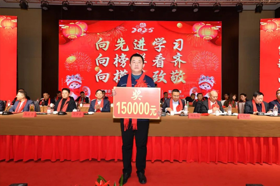 迎接新機遇 續(xù)寫新輝煌 | 一滕集團2024年總結表彰大會暨2025年度責任狀授領儀式隆重舉行
