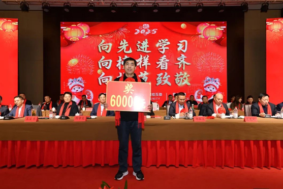迎接新機遇 續(xù)寫新輝煌 | 一滕集團2024年總結表彰大會暨2025年度責任狀授領儀式隆重舉行