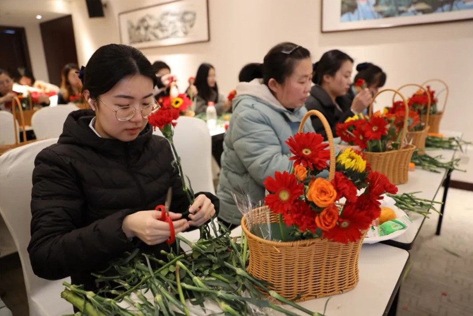 泰安一滕松峪酒店舉辦“三八”婦女節(jié)專題講座