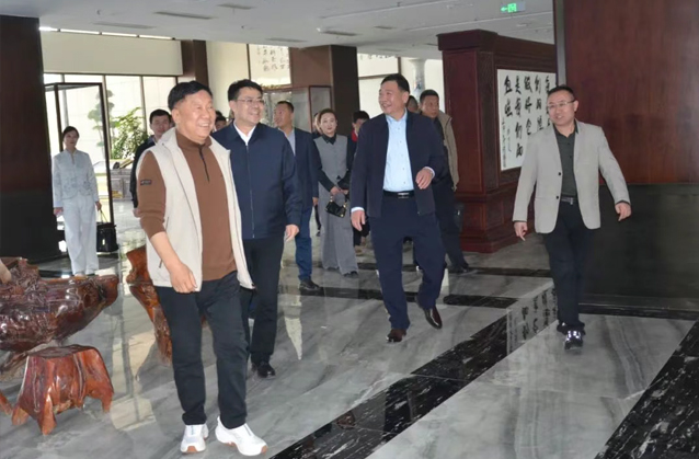 長春市二道區(qū)區(qū)委書記劉江到一滕集團參觀考察