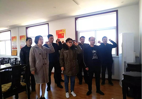 一滕建設(shè)集團(tuán)有限公司黨支部開展勇做新時代泰山‘挑山工’”主題黨日活動